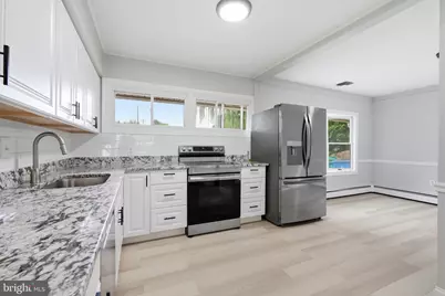 407 Holly Drive, Levittown, PA 19055 - Photo 6