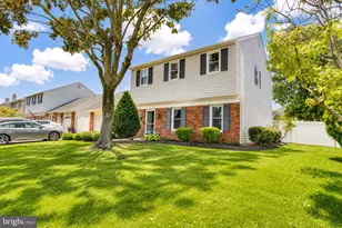 519 S Queen Anne Dr, Fairless Hills, PA 19030 - Photo 2