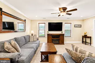 519 S Queen Anne Dr, Fairless Hills, PA 19030 - Photo 10