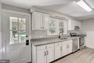 46 N Edgewater Ave, Yardley, PA 19067 - Photo 4