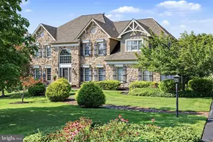 9 Sunrise Dr, Doylestown, PA 18901 - Photo 2