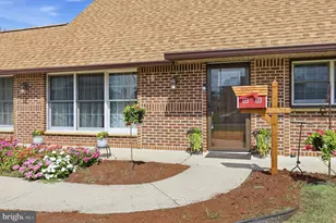 16 Parkside Cir, Levittown, PA 19056 - Photo 4