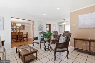 16 Parkside Cir, Levittown, PA 19056 - Photo 6