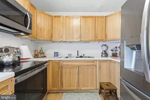 16 Parkside Cir, Levittown, PA 19056 - Photo 10