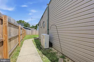 16 Parkside Cir, Levittown, PA 19056 - Photo 26