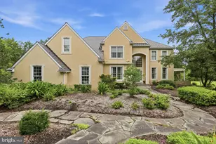 17 Davis Dr, Washington Crossing, PA 18977 - Photo 2