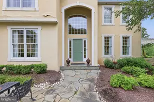 17 Davis Dr, Washington Crossing, PA 18977 - Photo 4