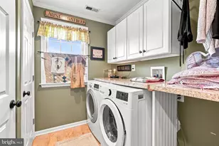 27 Peachtree Ln, Levittown, PA 19054 - Photo 50