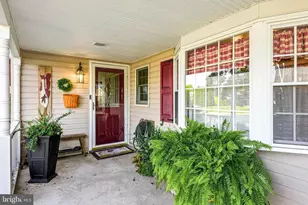 27 Peachtree Ln, Levittown, PA 19054 - Photo 4