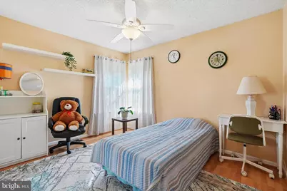2446 New Market Sq S, Bensalem, PA 19020 - Photo 16