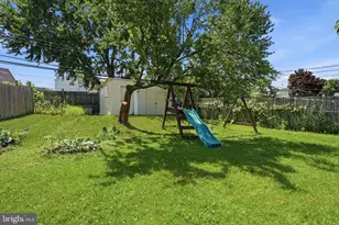 407 Holly Dr, Levittown, PA 19055 - Photo 32
