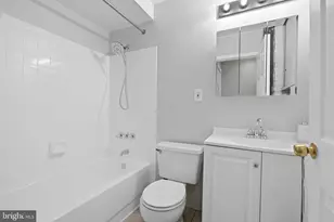 407 Holly Dr, Levittown, PA 19055 - Photo 18