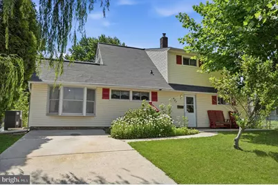 407 Holly Drive, Levittown, PA 19055 - Photo 2