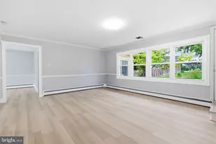 407 Holly Dr, Levittown, PA 19055 - Photo 12