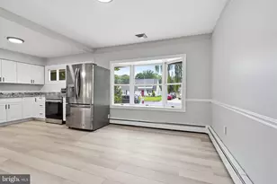 407 Holly Dr, Levittown, PA 19055 - Photo 14