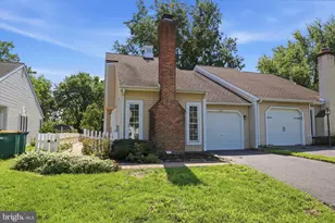 285 Woods Edge Pl, Langhorne, PA 19047 - Photo 2