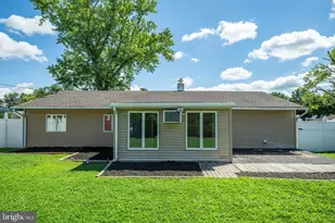 45 Schoolhouse Ln, Levittown, PA 19055 - Photo 18