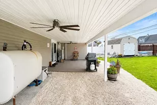 61 Begonia Ln, Levittown, PA 19054 - Photo 24