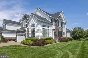 12 Brown Ln, Newtown, PA 18940 - Photo 2