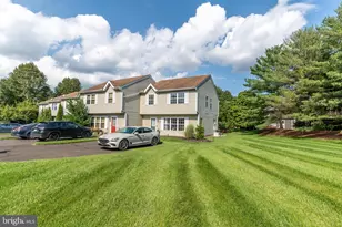 19 Jennifer Dr, Chalfont, PA 18914 - Photo 2