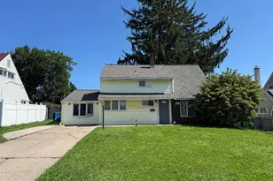 52 Robin Hill Ln, Levittown, PA 19055 - Photo 1