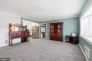 52 Robin Hill Ln, Levittown, PA 19055 - Photo 10