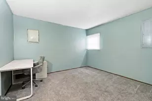 52 Robin Hill Ln, Levittown, PA 19055 - Photo 16