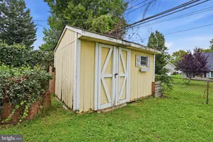 52 Robin Hill Ln, Levittown, PA 19055 - Photo 28