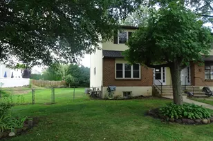 2188 Lisa Dr, Warrington, PA 18976 - Photo 2