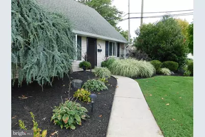 105 Queen Lily Road, Levittown, PA 19057 - Photo 2