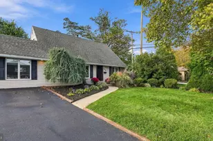 105 Queen Lily Rd, Levittown, PA 19057 - Photo 4