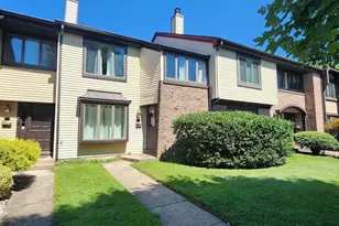 3 Colchester Pl, Newtown, PA 18940 - Photo 2