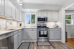 21 Lions Dr, Morrisville, PA 19067 - Photo 6
