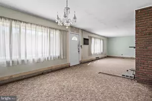36 Shadywood Rd, Levittown, PA 19056 - Photo 8