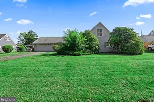 36 Shadywood Rd, Levittown, PA 19056 - Photo 1
