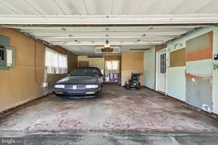 36 Shadywood Rd, Levittown, PA 19056 - Photo 26