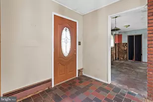 36 Shadywood Rd, Levittown, PA 19056 - Photo 6