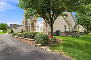 102 Villa Dr, Warminster, PA 18974 - Photo 4