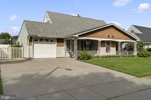 189 Kenwood Dr S, Levittown, PA 19055 - Photo 2