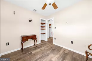 20 New Pond Ln, Levittown, PA 19054 - Photo 12