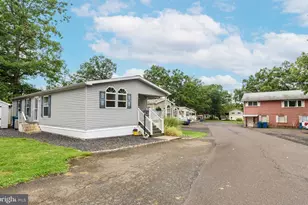 2002 Perilli Dr, Telford, PA 18969 - Photo 4