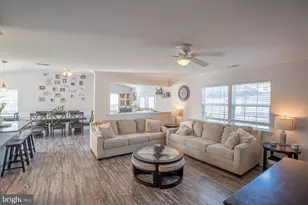 41 Neptune Ln, Levittown, PA 19054 - Photo 4