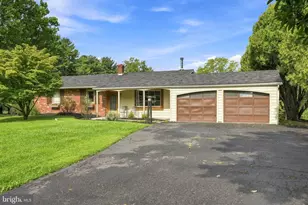 272 W Sandy Ridge Rd, Doylestown, PA 18901 - Photo 1