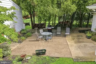 272 W Sandy Ridge Rd, Doylestown, PA 18901 - Photo 34