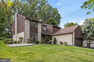 885 Spring View Dr, Southampton, PA 18966 - Photo 1