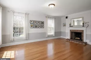 25 Commanders Dr, Washington Crossing, PA 18977 - Photo 2