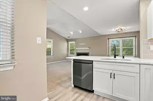 663B Rose Hollow Dr, Yardley, PA 19067 - Photo 8