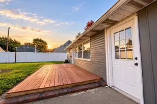 46 Newberry Ln, Levittown, PA 19054 - Photo 4