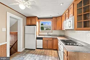 9 Patrician St, Levittown, PA 19057 - Photo 10