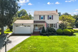913 Greenway Ave, Yardley, PA 19067 - Photo 1